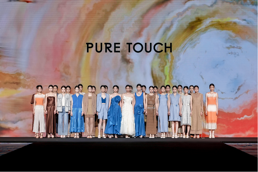 大華時(shí)尚旗下PURE TOUCH品牌SS2025北京時(shí)裝周  奏響“和鳴”時(shí)尚樂章