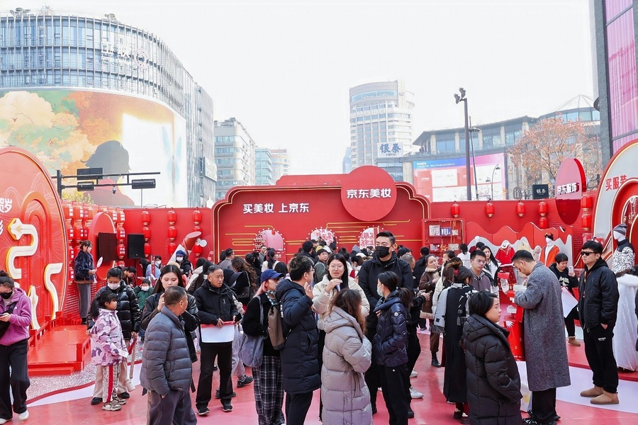 快手聯(lián)合京東打造蛇年時尚盛典，帶來傳統(tǒng)美學與現(xiàn)代時尚激情碰撞